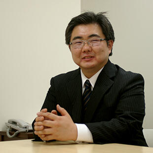 コーポレートサイト担当の
広報室 清水氏